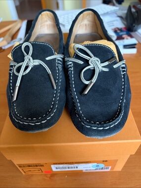 WOMENS TODS SIZE 36 DARK BLUE SUEDE CAR SHOES